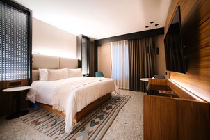 Deluxe Room, 1 King Bed | Premium bedding, down comforters, pillowtop beds, minibar