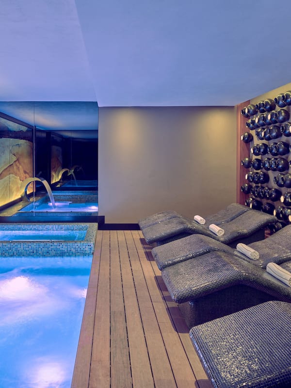 Couples treatment rooms, sauna, hot tub, steam room, body treatments