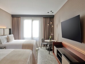 Premium bedding, down duvets, pillow-top beds, minibar - Grand Fiesta Americana Oaxaca (Oaxaca)