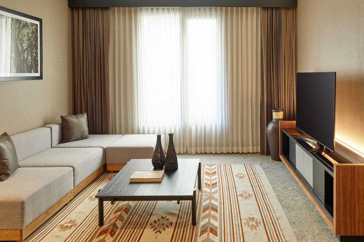 Suite, 1 King Bed (Master) | Premium bedding, down duvets, pillow-top beds, minibar