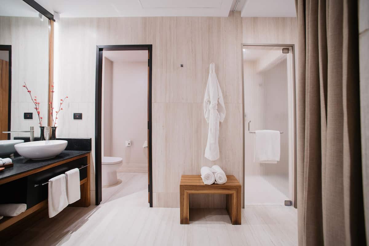 suite, 1 king bed (master) | bathroom | designer toiletries, hair dryer, bathrobes, slippers