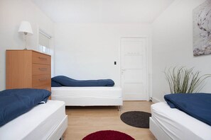 4 bedrooms, free WiFi, bed sheets - Hringbraut 104 (Reykjavik)