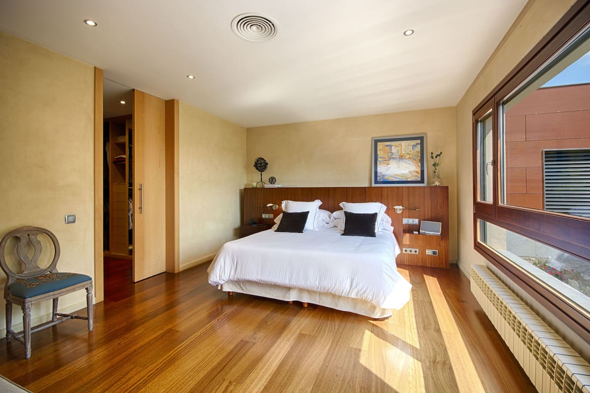 deluxe suite, ensuite, pool view