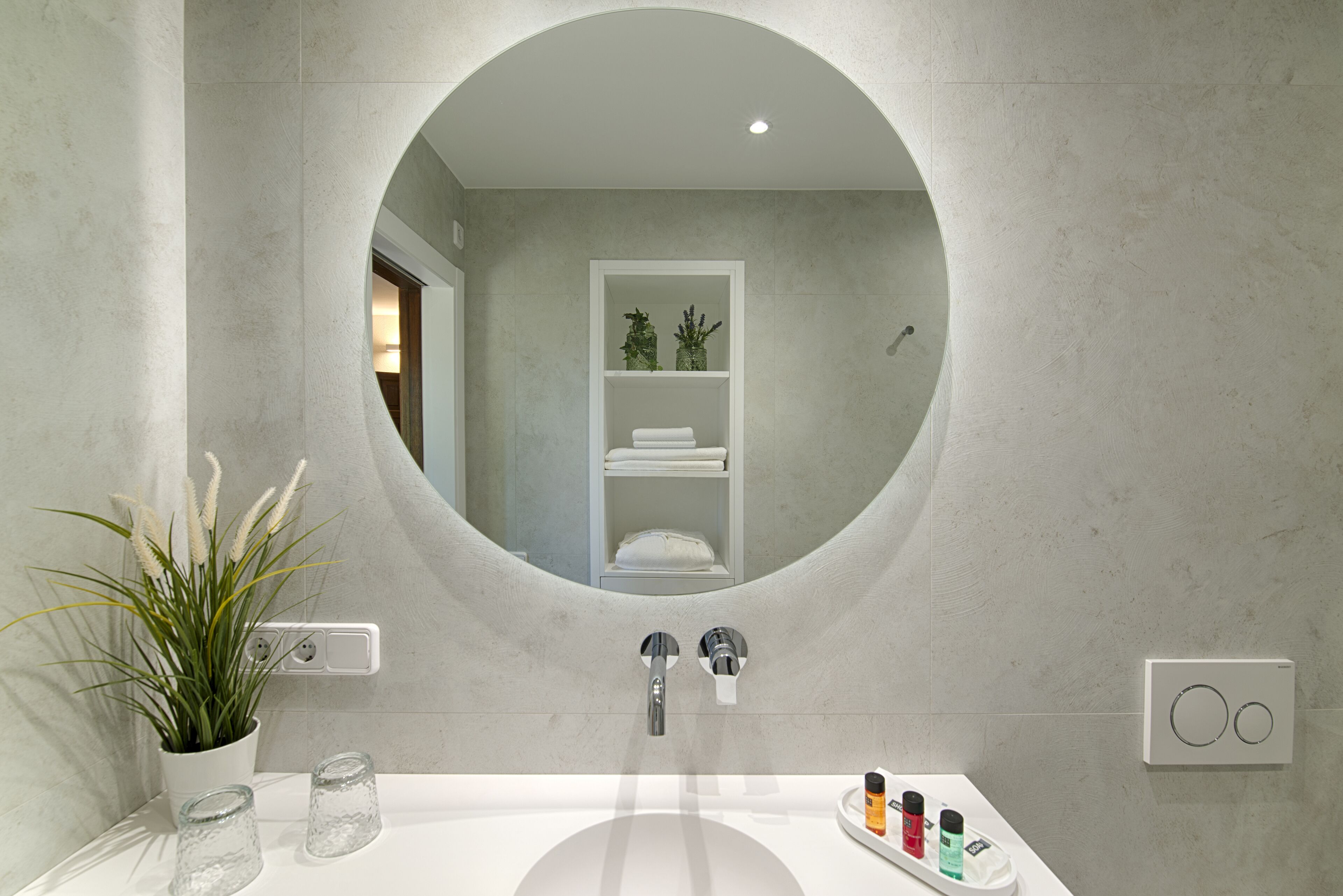 superior double room, private bathroom, garden view | bathroom