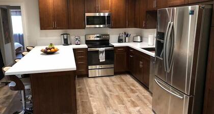 Apt 4: Beautiful unit close to the Sand