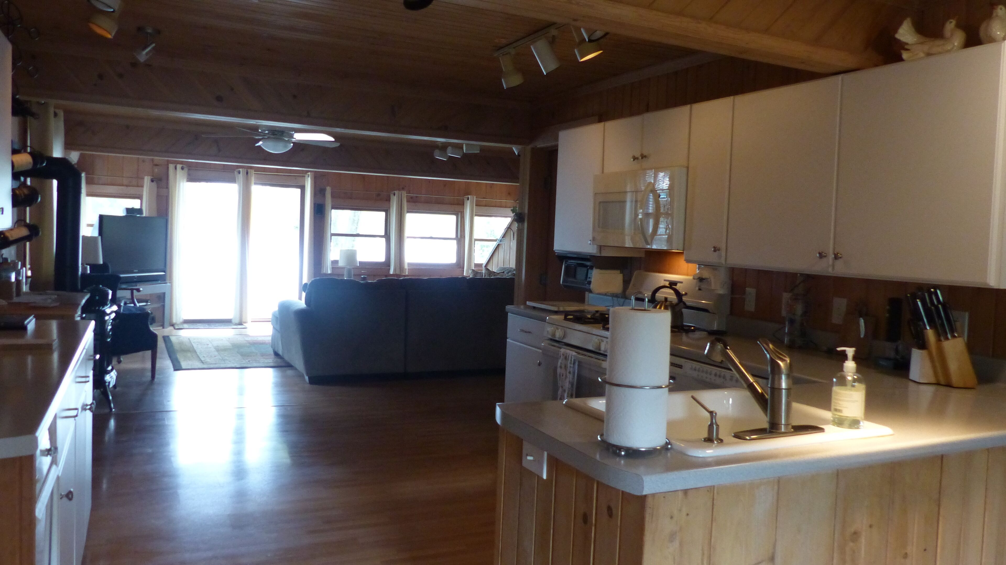 Cozy, warm 4 season Lake House