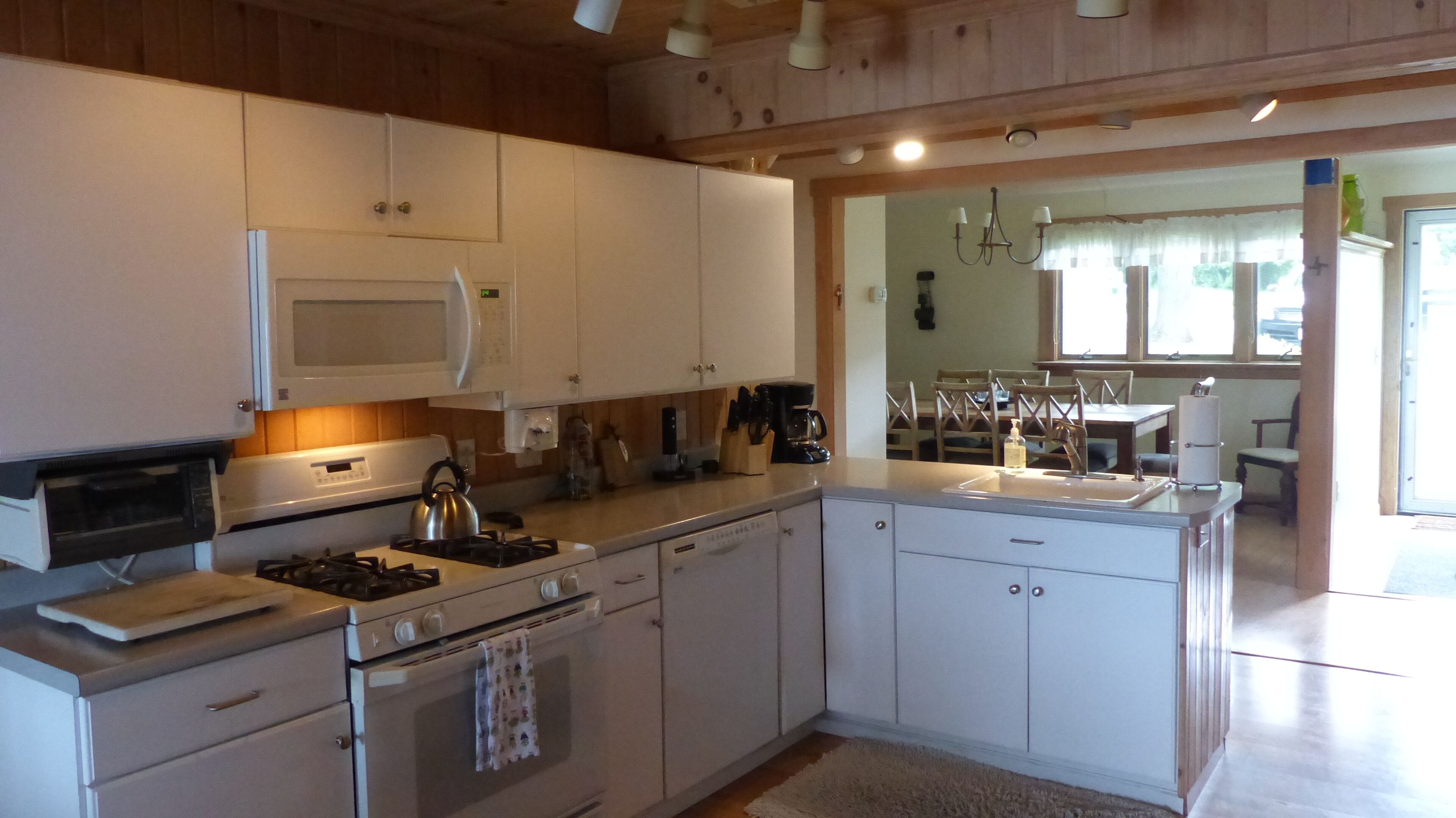 Cozy, warm 4 season Lake House