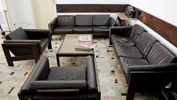 Área de estar no saguão