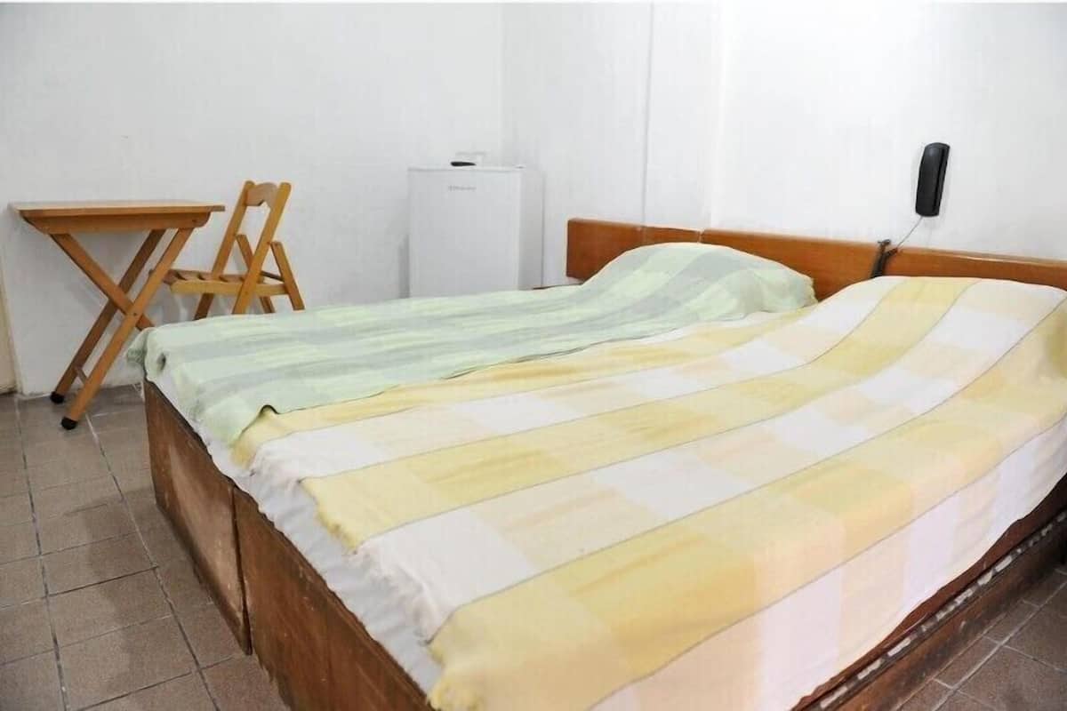Minibar, bureau, Wi-Fi gratuit, draps fournis