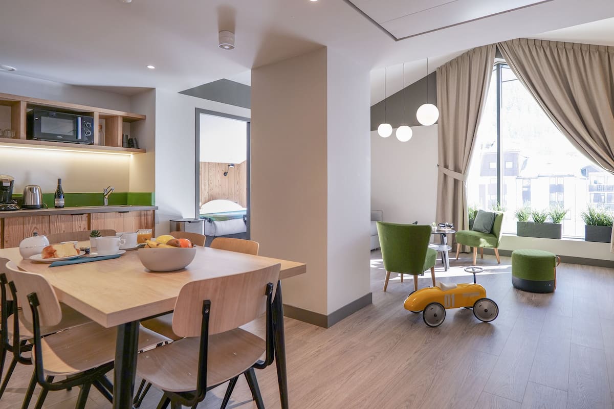 Comfort Apartment (3 Pièces) | 1 bedroom, premium bedding, in-room safe, individually decorated