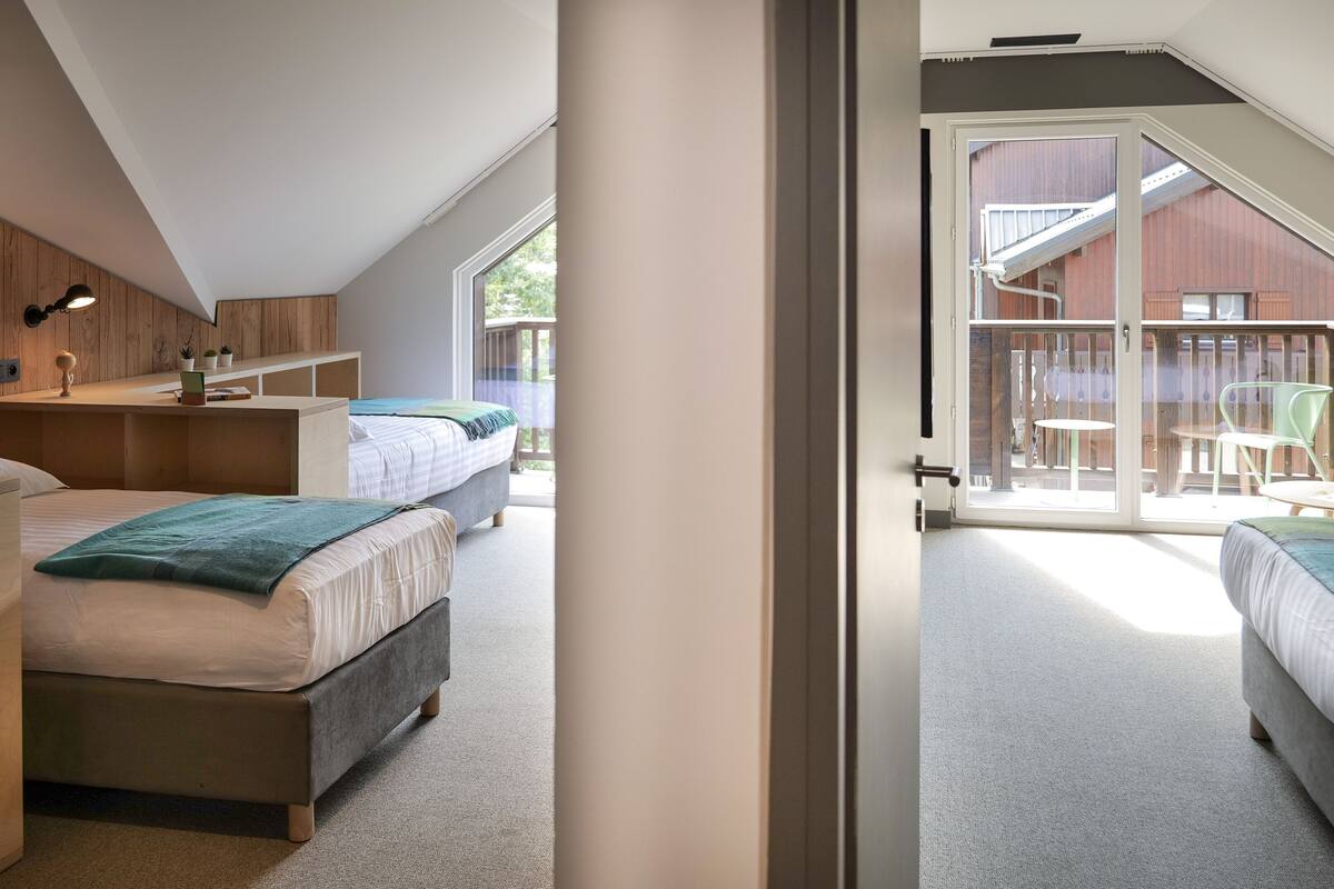 family room, mountain view | view from room