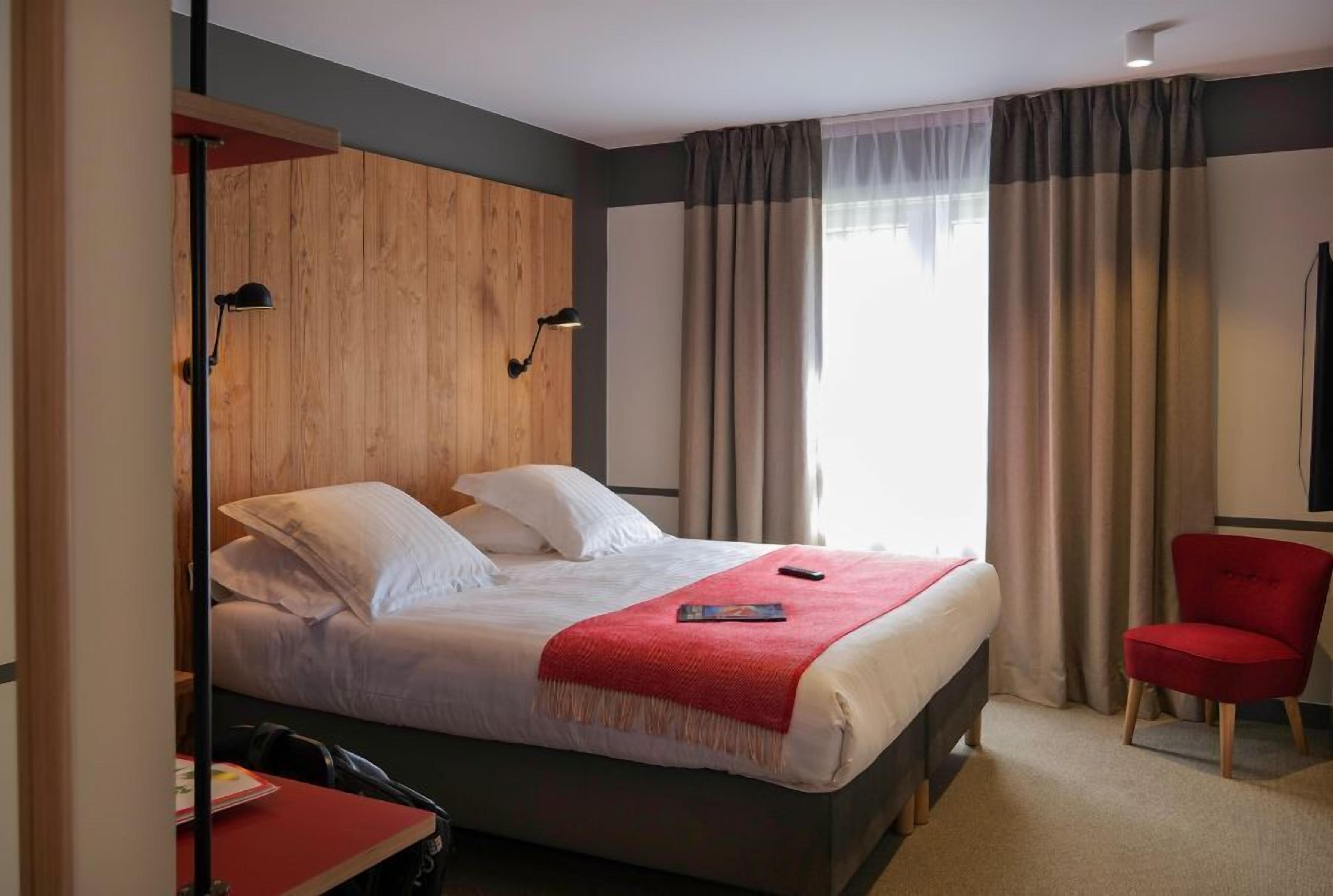 Comfort Double or Twin Room (Vue Aiguilles) | In-room safe, individually decorated, individually furnished
