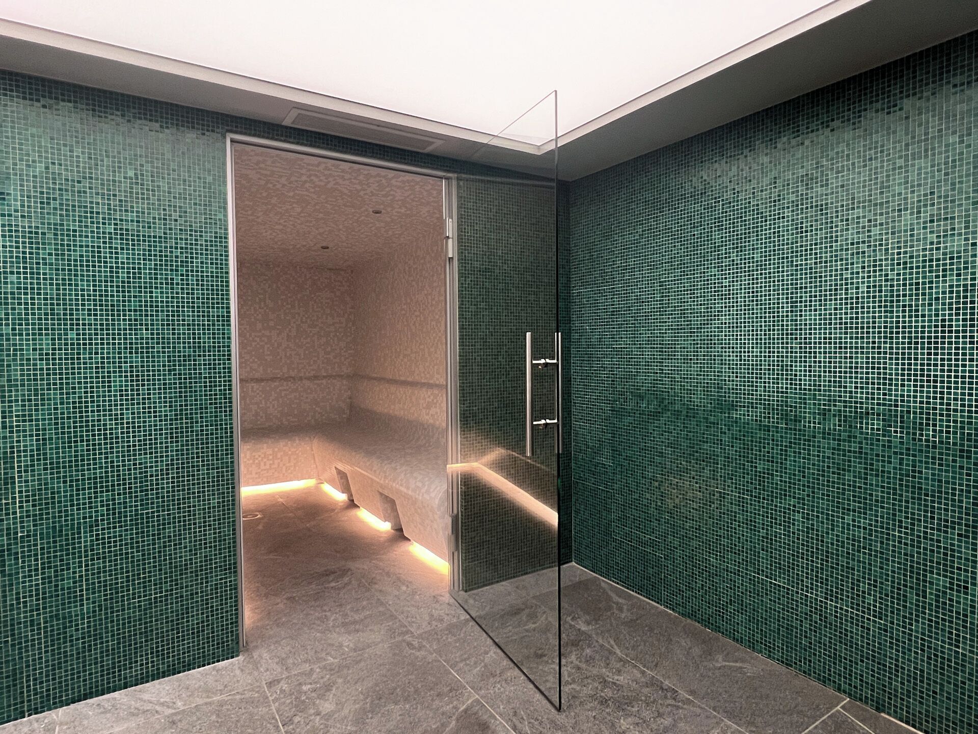 Sauna, steam room, massages