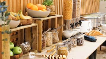 Colazione a buffet, servita tutte le mattine (17 EUR a persona)