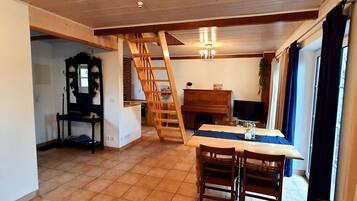 House (Liszt) | Living area