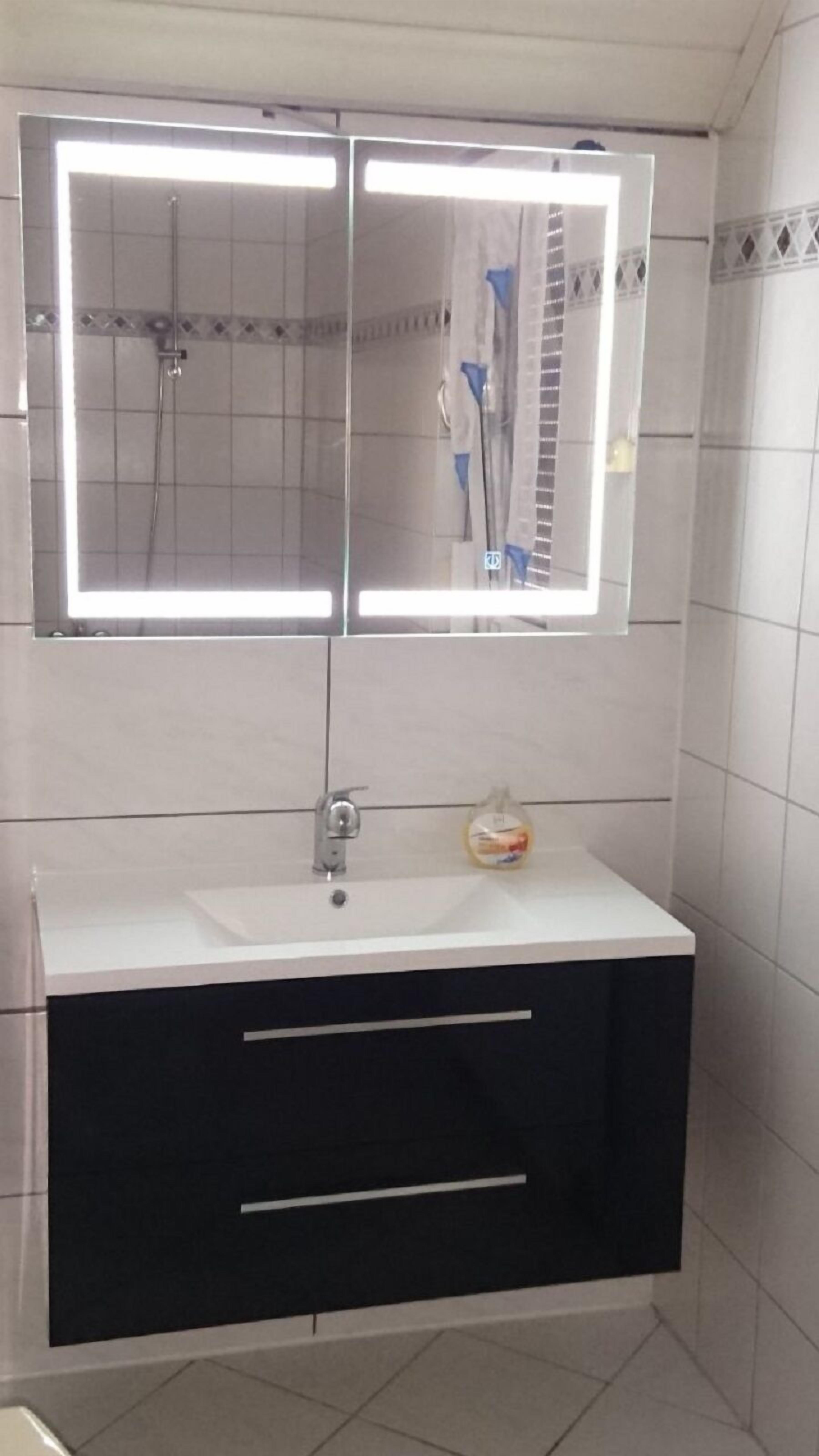 Comfort-Haus | Badezimmerausstattung | Dusche, Handtücher