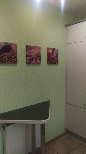 Maison Confort | Cuisine privée | Réfrigérateur, micro-ondes, four, plaque de cuisson