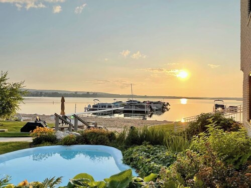 Waterfront Condo on Crooked Lake | Sleeps 4