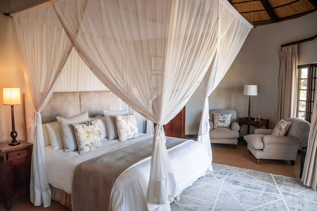 Articles de minibar gratuits, coffre-fort, décor unique