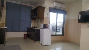 Apartment | Private kitchen - Makeen Furnished Apartments (Rawalpindi)