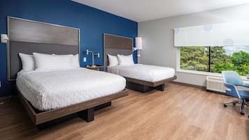 Habitación, 2 camas Queen size, con acceso para personas discapacitadas, tina | Escritorio, wifi gratis y ropa de cama