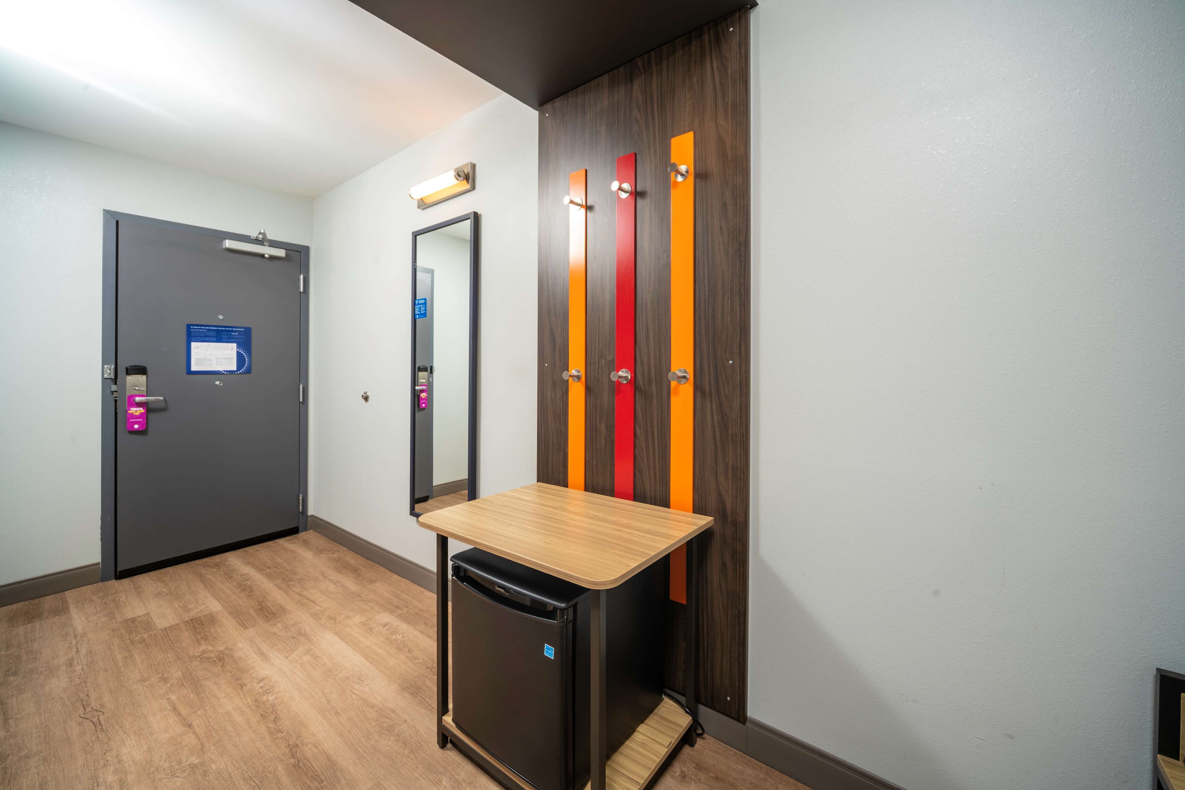 room, 1 king bed, accessible (roll-in shower) | desk, free wifi, bed sheets