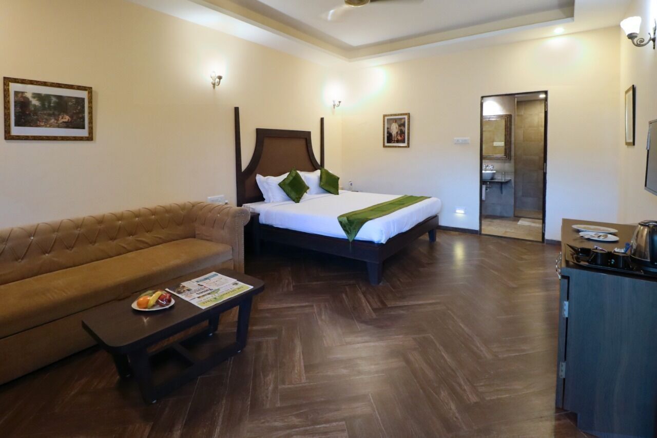 Memory foam beds, desk, soundproofing, free WiFi