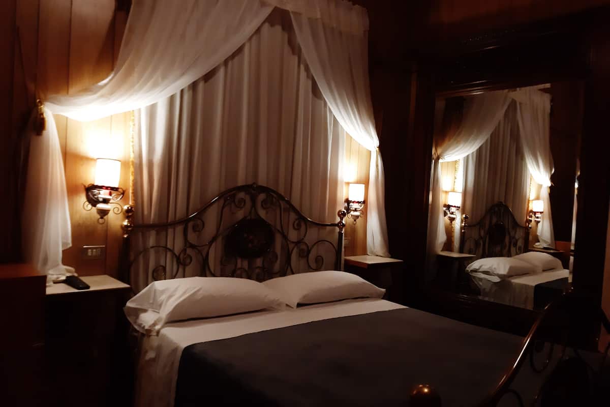 Bureau, chambres insonorisées, Wi-Fi gratuit, draps fournis