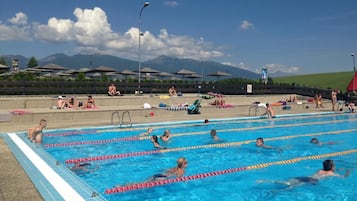 10 indoor pools, 14 outdoor pools, pool cabanas (surcharge)