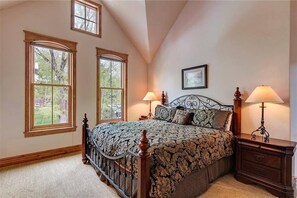 Apartment (2 Bedrooms) | 2 bedrooms, iron/ironing board, bed sheets