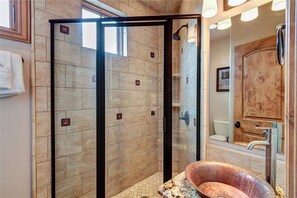 Apartment (2 Bedrooms) | Bathroom