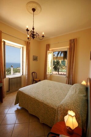 Habitación doble, vistas al mar | Wifi gratis y ropa de cama