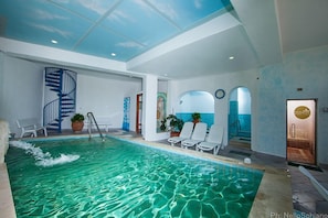 Hot tub, steam room