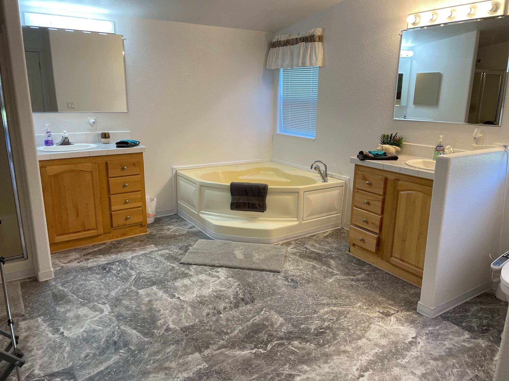 Large Home, Hot Tub, Patio, Privacy. Need i Say More?