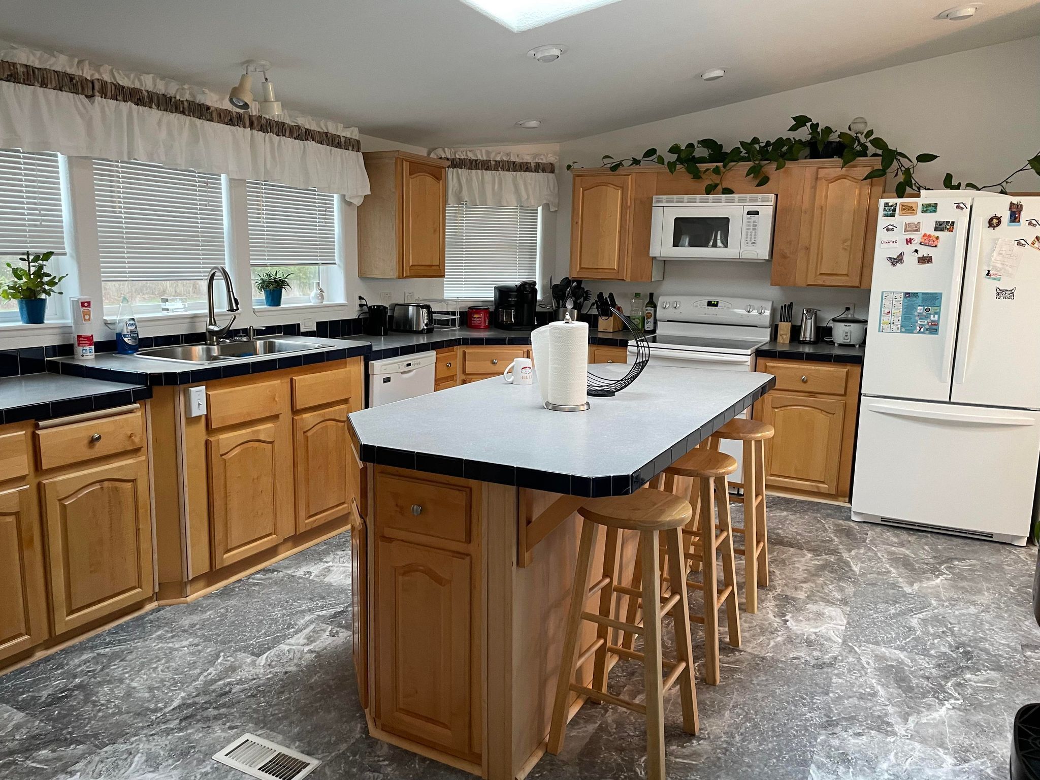 Large Home, Hot Tub, Patio, Privacy. Need i Say More?