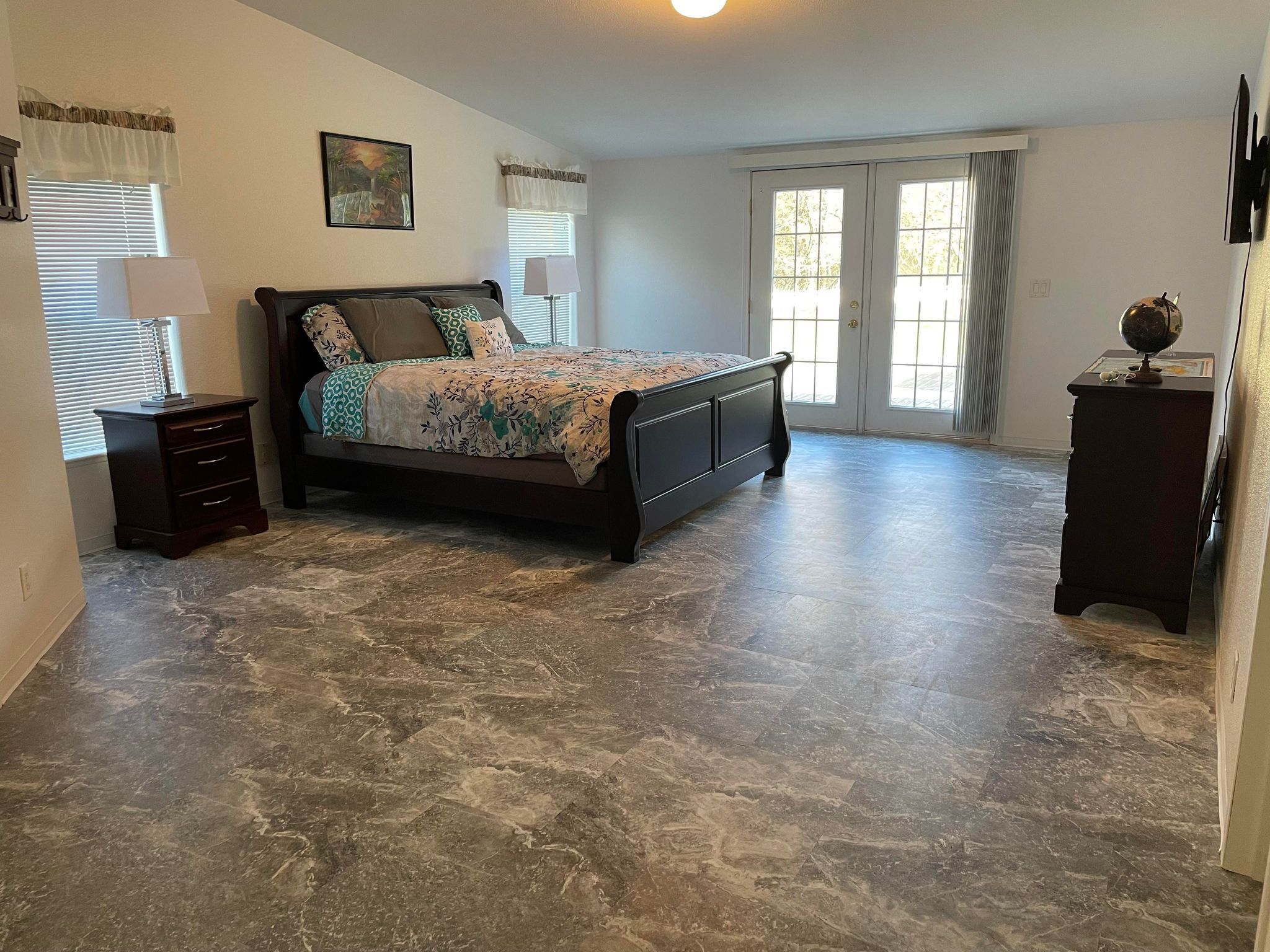 Large Home, Hot Tub, Patio, Privacy. Need i Say More?