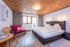 Desk, soundproofing, free WiFi, bed sheets - Adults only Boutique - Hotel Unterlechner (Sankt Jakob in Haus)