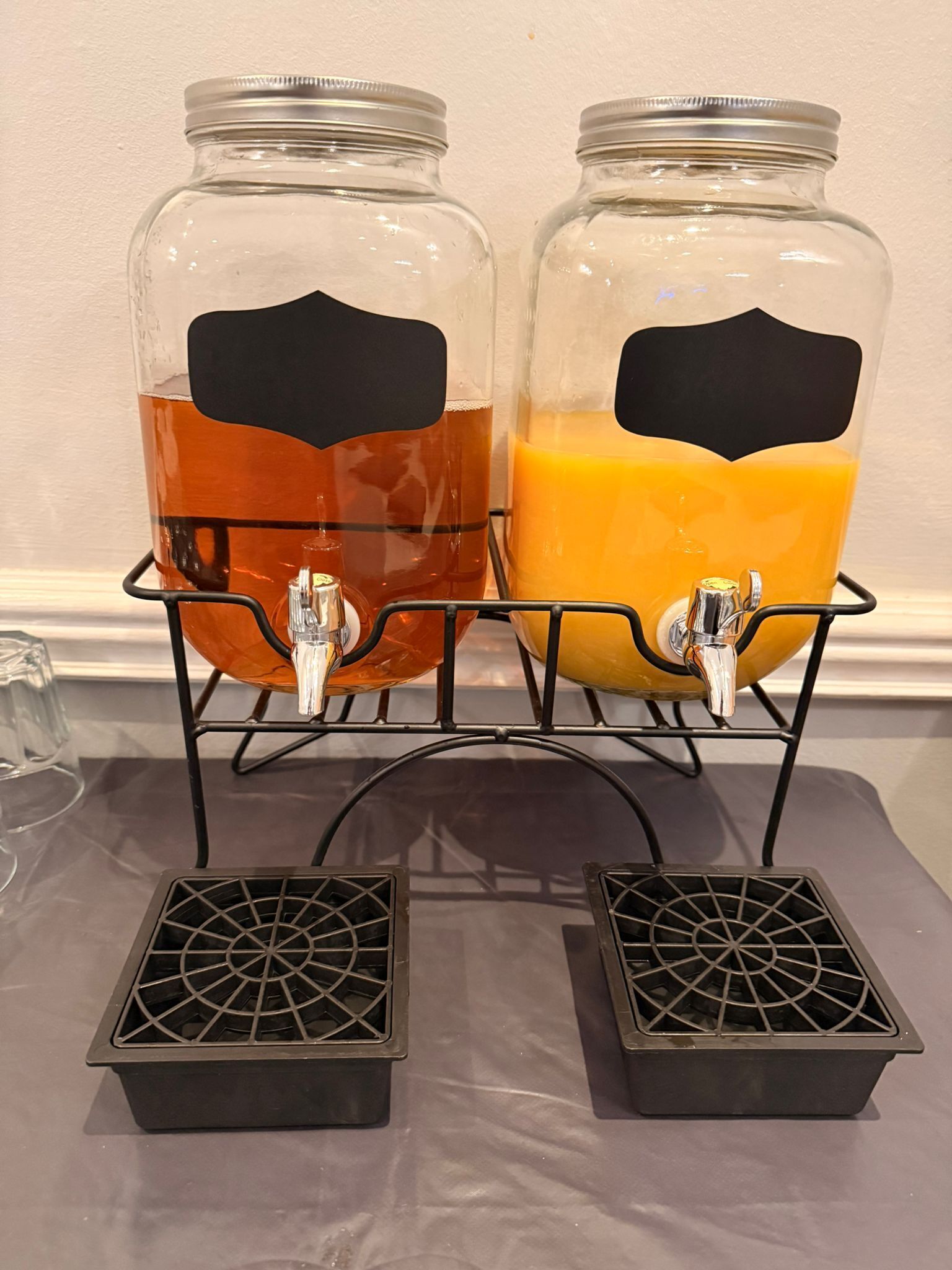 Daily continental breakfast (GBP 9 per person)