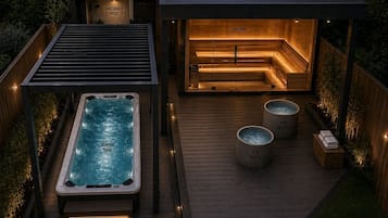 Outdoor spa tub
