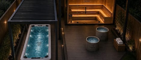 Outdoor spa tub
