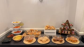 Daily continental breakfast (GBP 9 per person)
