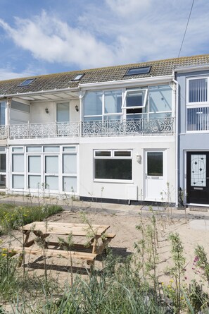 Front of property - Marina Beach House (Great Yarmouth)