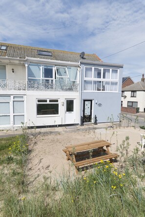 Terrace/patio - Marina Beach House (Great Yarmouth)