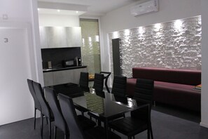 Ontbijt (EUR 4 per persoon)