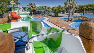 Seasonal outdoor pool, sun loungers, lifeguards on site