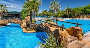Seasonal outdoor pool - Apartaments Solmar (Blanes)