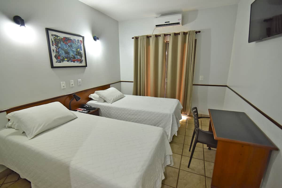 Peralatan tempat tidur premium, bar mini, meja 