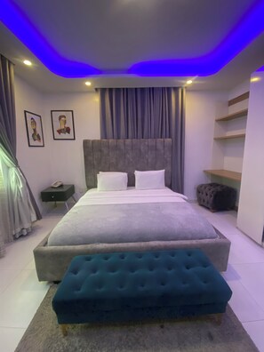 Apartament de luxe | Bany | Articles de tocador gratuïts, sabatilles, tovalloles i sabó 