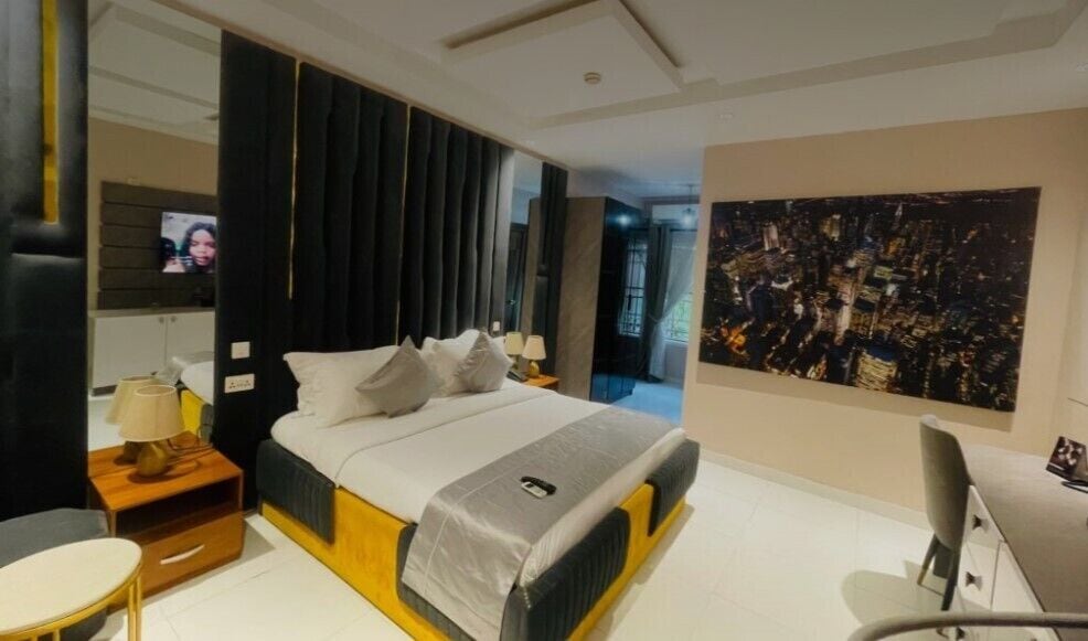 Executive Room | Premium bedding, in-room safe, desk, soundproofing