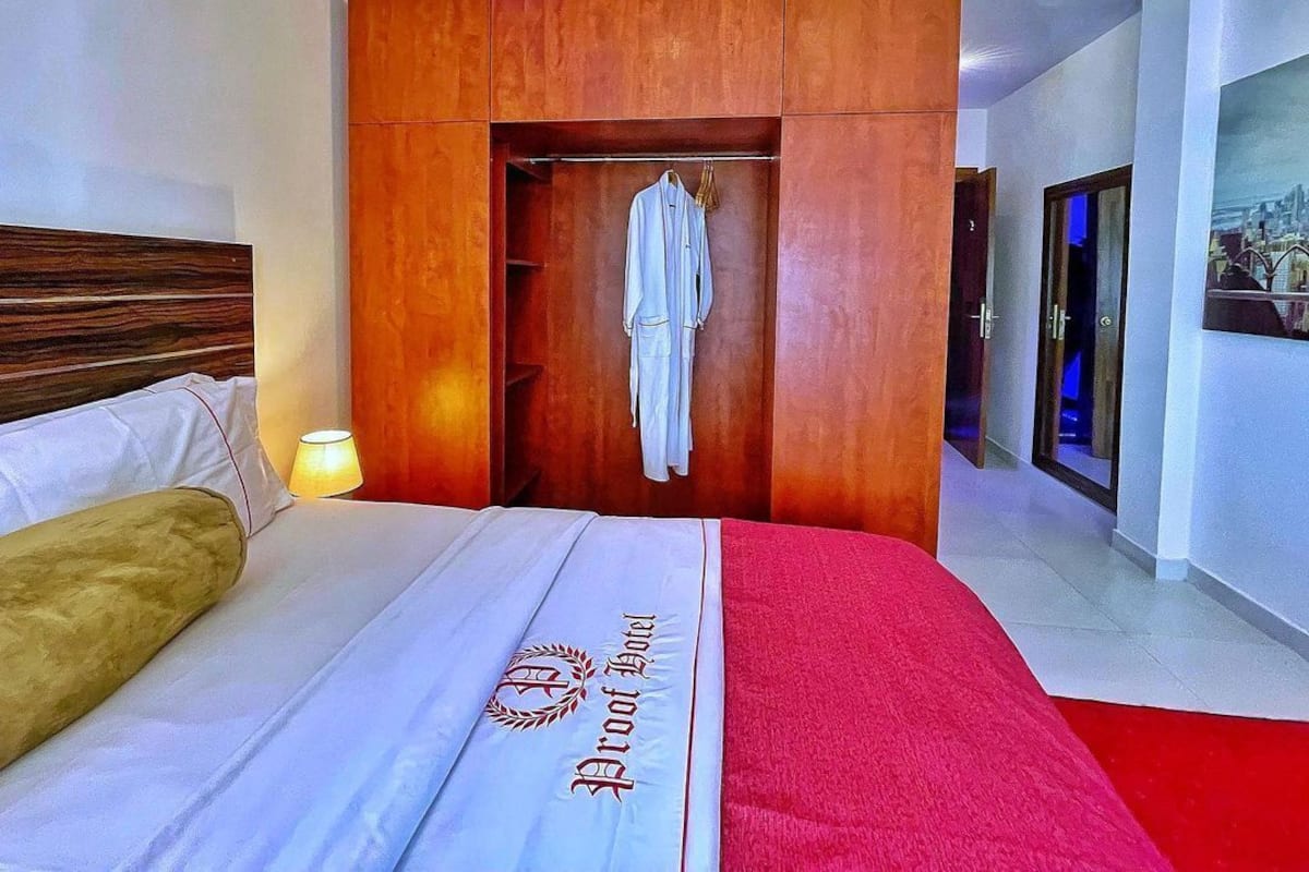 Executive Room | 1 bedroom, in-room safe, desk, soundproofing